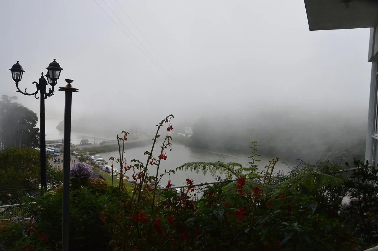 Misty Paradise Of Lake Gregory Nuwara Eliya